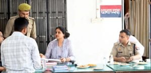 फतेहपुर(CNF)। शिकायतों के निस्तारण में लापरवाही पर डीएम ने जताई सख्ती