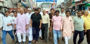 फतेहपुर(CNF)। राहुल गांधी पर एफआईआर के खिलाफ सड़क पर उतरी कांग्रेस