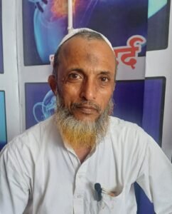 दिल्ली(CNF)। दर्द से राहत की उम्मीद लेकर पहुंच रहे मरीज, एम. एन. खान हकीम जी दे रहे आयुर्वेदिक उपचार की सलाह