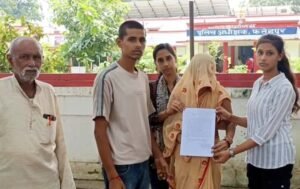 फतेहपुर(CNF)। कमाने वाला चला गया, न्याय की आस में भटक रहा परिवार