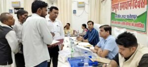 फतेहपुर(CNF)। फरियादियों की भीड़ के बीच सुनी गईं 129 समस्याएं, 15 का मौके पर समाधान
