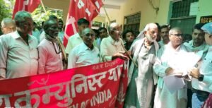 फतेहपुर(CNF)। सहारनपुर मस्जिद प्रकरण के विरोध में सड़कों पर उतरे वामदल