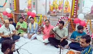 फतेहपुर(CNF)। कृष्ण भक्ति में रंगा मोटेश्वर महादेव मंदिर परिसर, देर रात तक गूंजे भजन