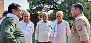 फतेहपुर(CNF)। हादसे के पीड़ितों के लिए पांच-पांच लाख मुआवजे की मांग