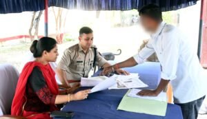 फतेहपुर(CNF)। समाधान दिवस में डीएम-एसपी ने सुनीं फरियादें, 12 मामलों का मौके पर निस्तारण