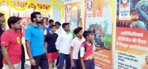 फतेहपुर(CNF)। योजनाओं की जानकारी से रूबरू हुए खिलाड़ी, प्रदर्शनी में दिखा विकास का चित्र