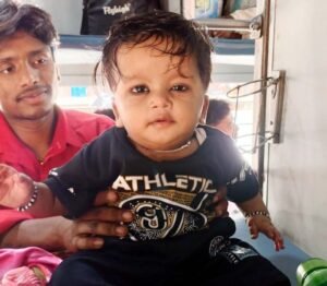 फतेहपुर(CNF)। सीमांचल एक्सप्रेस की इमरजेंसी खिड़की से गिरा नौ माह का मासूम, शव बरामद
