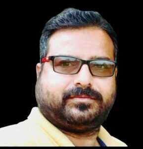 मोबाइल की गिरफ्त में बचपन