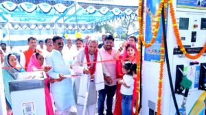 फतेहपुर(CNF)। बड़नपुर चौराहे पर शुरू हुआ भारत पेट्रोलियम का नया पंप