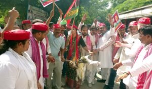 फतेहपुर(CNF)। चुनाव आयोग के खिलाफ सपा का प्रदर्शन, पुतला फूंका