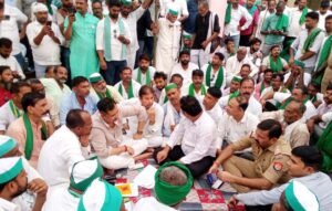 फतेहपुर(CNF)। किसानों की हुंकार से गूंजी बिंदकी तहसील, अफसरों ने लिया मांगों का ज्ञापन