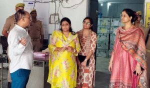 फतेहपुर(CNF)। मॉक पोल के जरिए जांची गई चुनावी तैयारियां