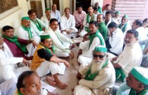 फतेहपुर(CNF)। खाद संकट और धान खरीद में अव्यवस्था पर किसानों का फूटा गुस्सा