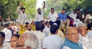 फतेहपुर(CNF)। दिल्ली प्रदर्शन के बाद कांग्रेस ने केंद्र सरकार को घेरा, आंदोलन जारी रखने का ऐलान