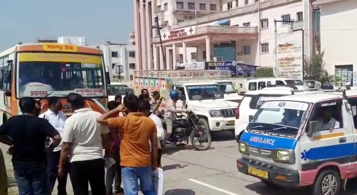 फतेहपुर(CNF)। प्रसव के बाद महिला की मौत, हाईवे पर हंगामा